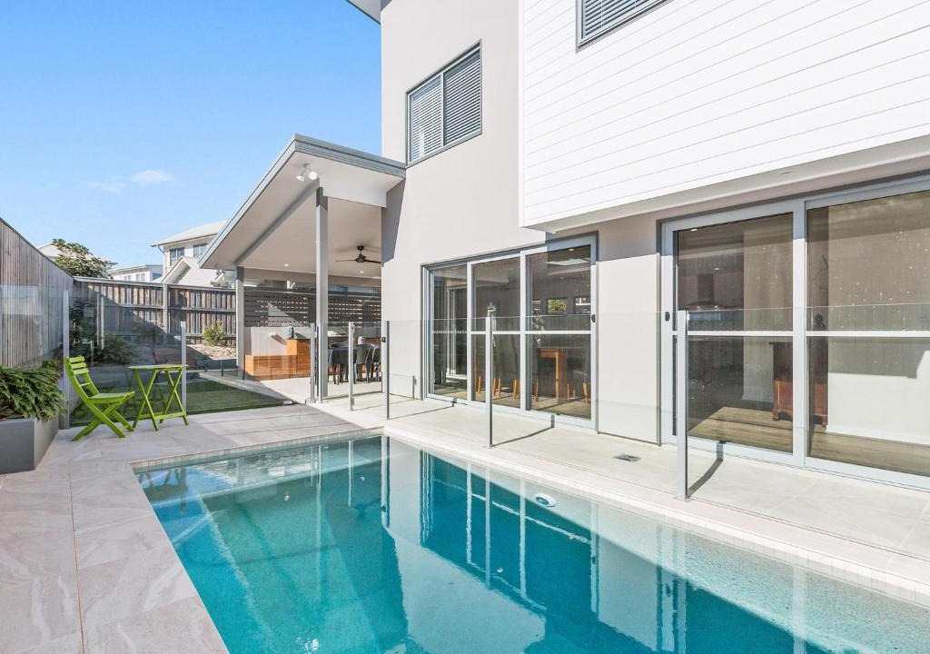 Casuarina House | Pebbles at Casuarina Beach - Large Family Home with Pool Near Beach