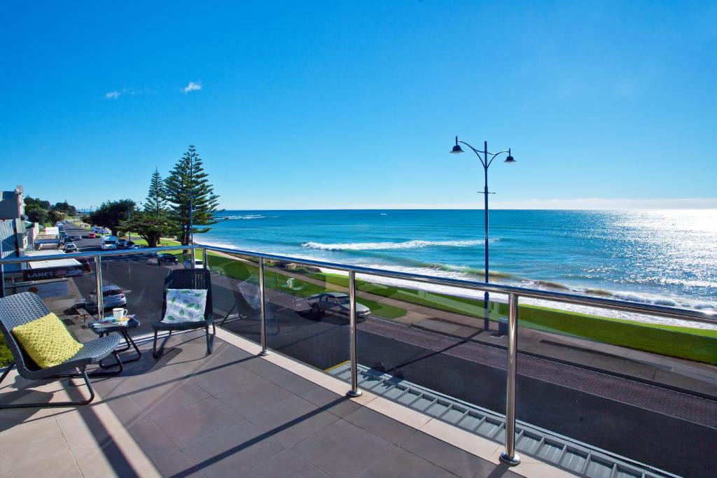Penguin House | Penguin Waterfront Escape