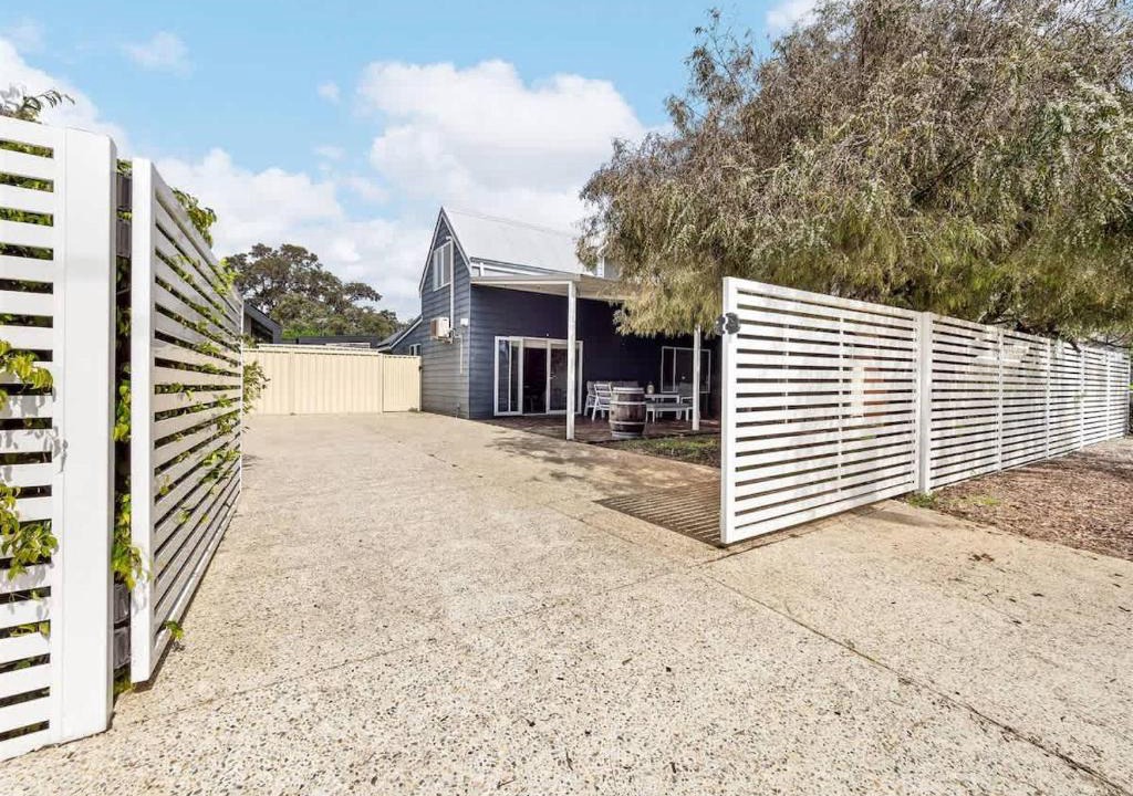 Dunsborough House | Pepper Cottage - Easy Beachside Living Close to Town