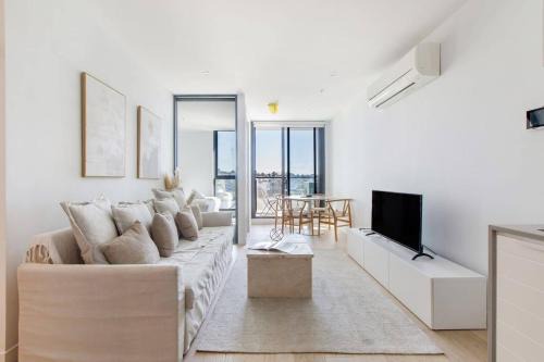 Parkville Apartment | Perched on Parkville - A Minimalist Retreat with Pool