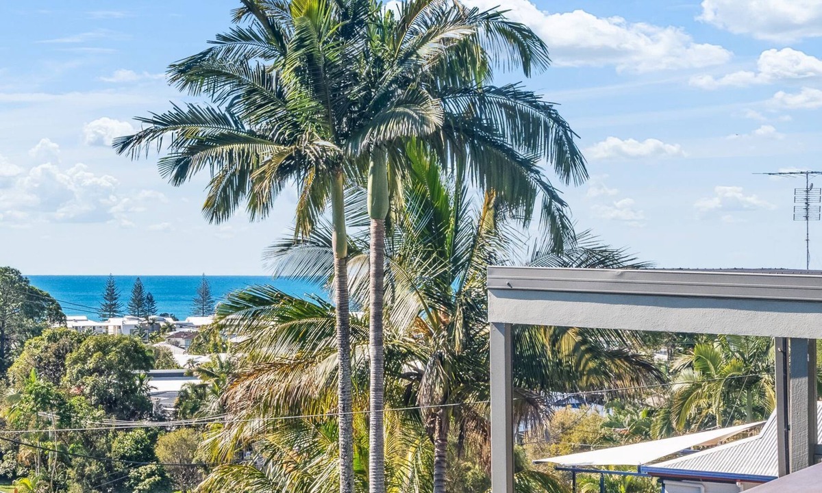 Alexandra Headland House | Pet friendly beach house with ocean view and pool