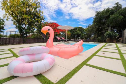 Bowen House | Pet Friendly Sleeps 8 Bowen Holiday House