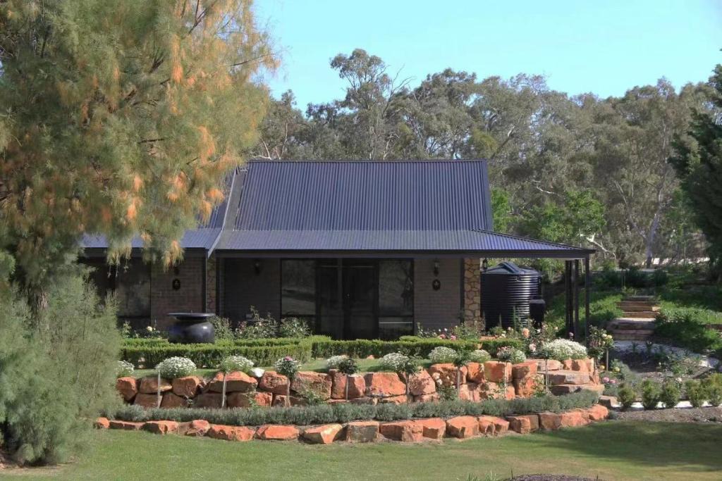 Rowland Flat Ski Chalet | Petit Verdot Cottage - A Vineyard Retreat in Barossa Valley