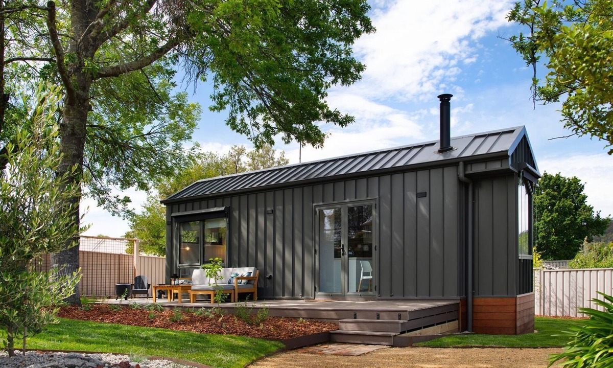 Hepburn House | Piccola Blu is a tiny retreat designed for stillness, cosy corners and whispering garden