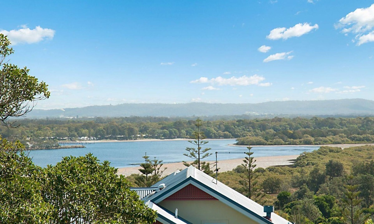 Yamba Apartment | Pilotage 1 - Elevated Yamba Escape with River, Ocean & Sunset Views - Holiday Yamba