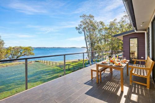 Pindimar Apartment | Pindimar Beach Sanctuary Absolute Beachfront