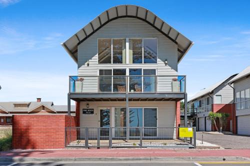 Victor Harbor House | Pine Beach Villa Fabulous Sea Views