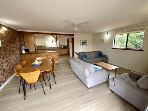 Dunbogan House | Pisces