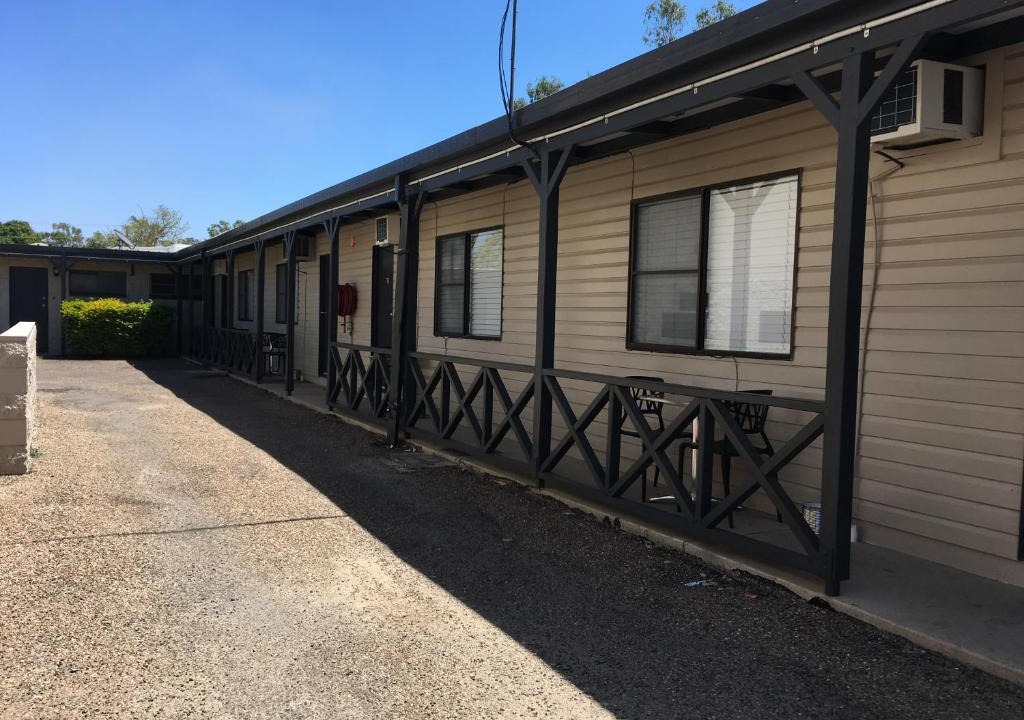 Collinsville Hotel | Pit Pony Hotel