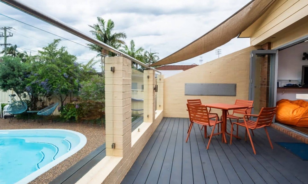 Killarney Vale House | Pool and Spa on the Lakefront with Suite Studio