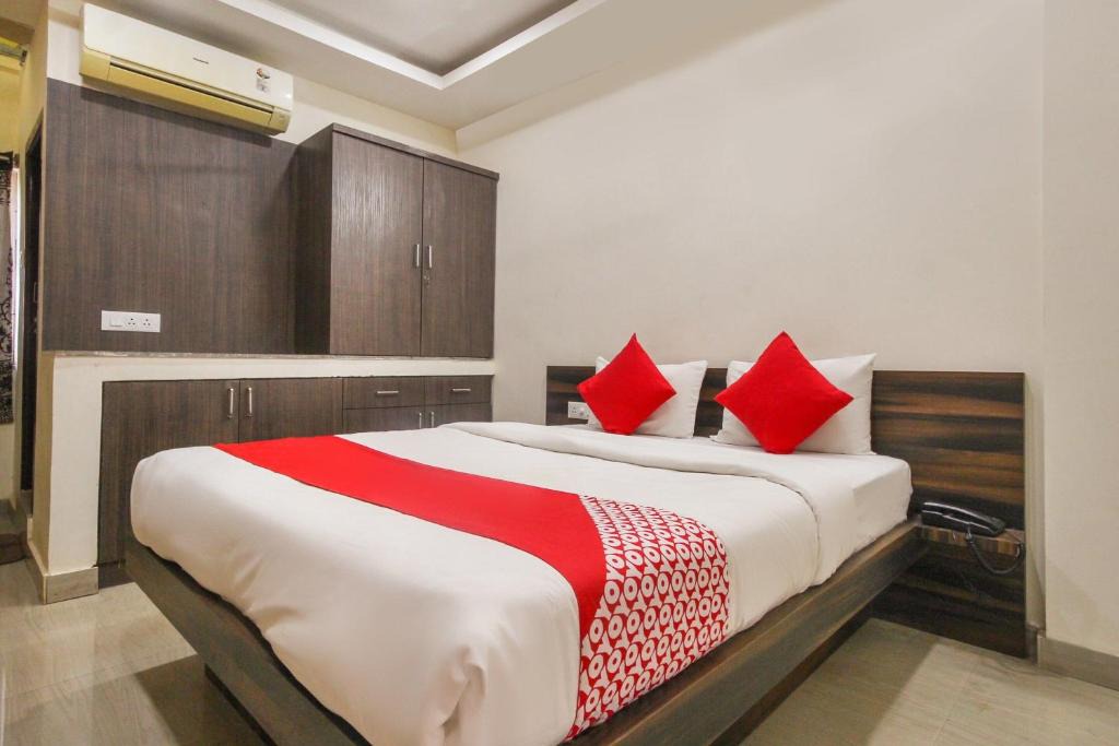 Kollur Hotel | POP Hotel Jaganmatha Orchids