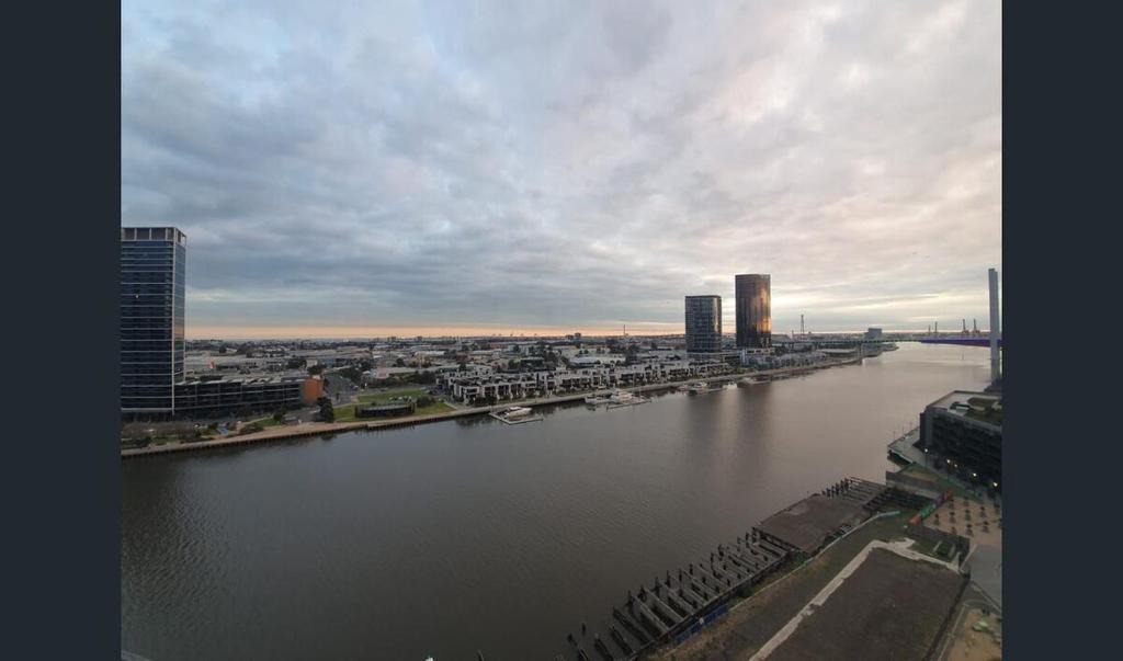 Docklands Apartment | Premium River View Apartment in Docklands