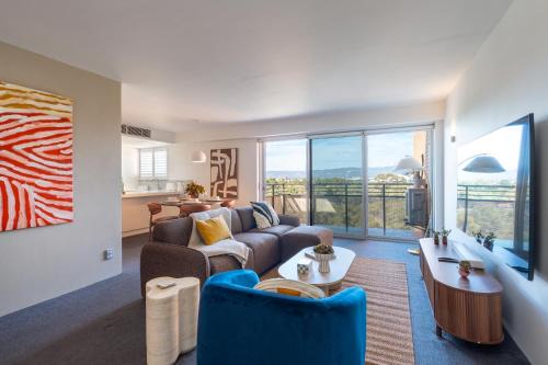 North Adelaide Apartment | Premium top-floor apartment with stunning views