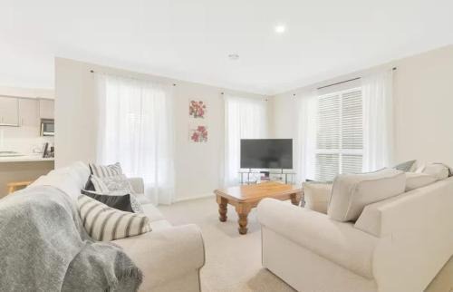 Bathurst Villa | Prime on Piper