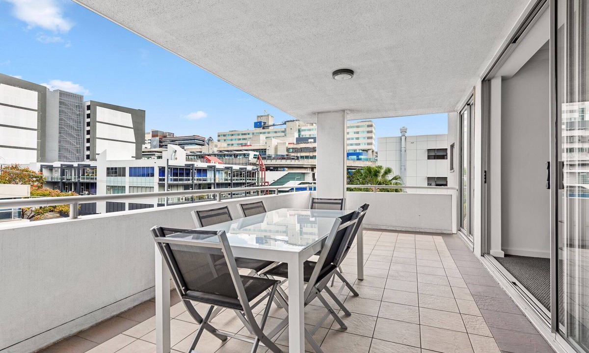 Windsor Apartment | Prime Position! 3Bed/2Bath/1Car ~ 10mins to CBD