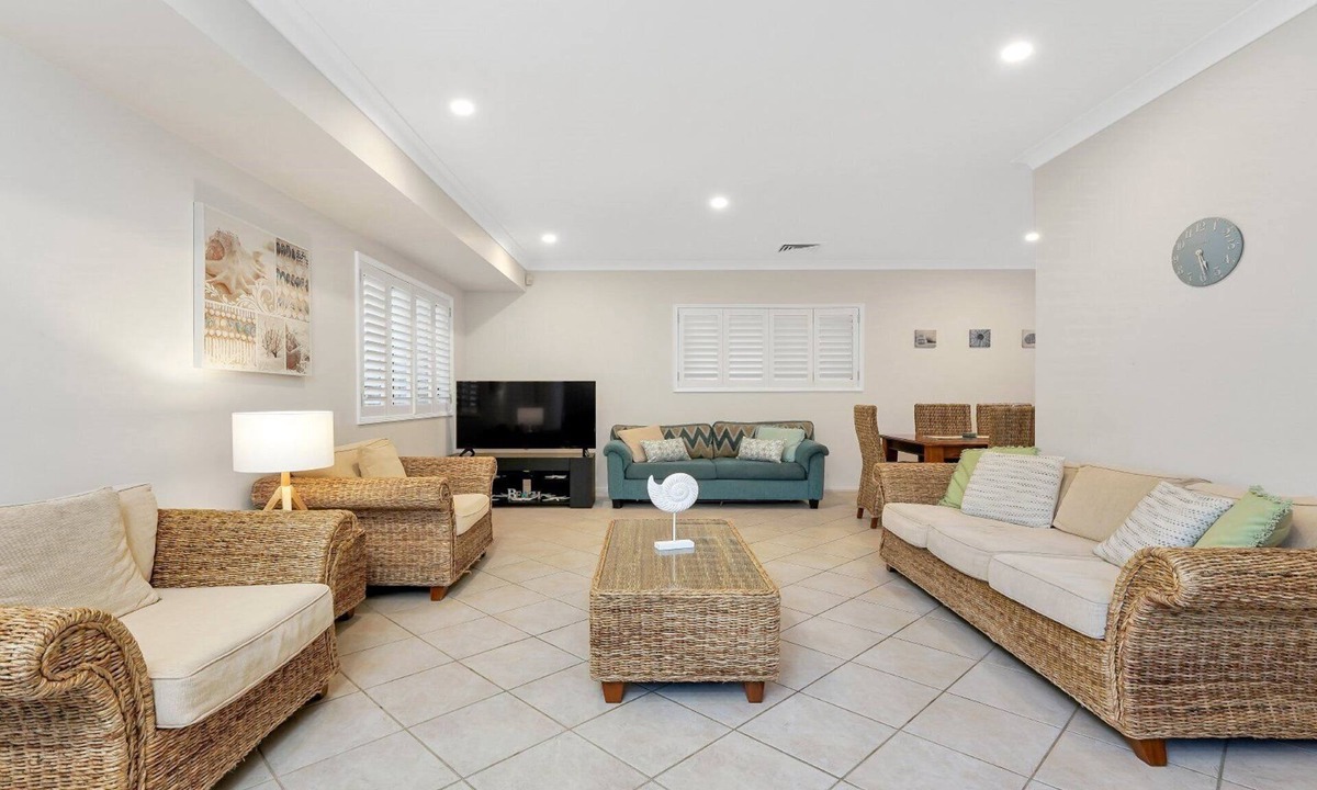 Terrigal House | PRIMROSE SANDS | Accom Holidays