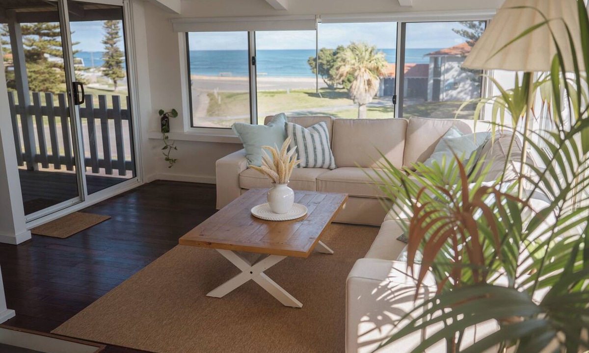 Ledge Point House | Princes Beach Cottage, outdoor entertainer, sea views, BBQ & fireplace