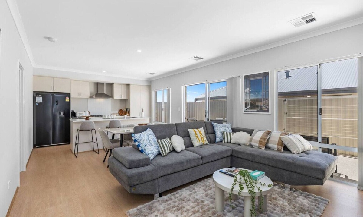 Alkimos House | Pristine Modern Living in Alkimos