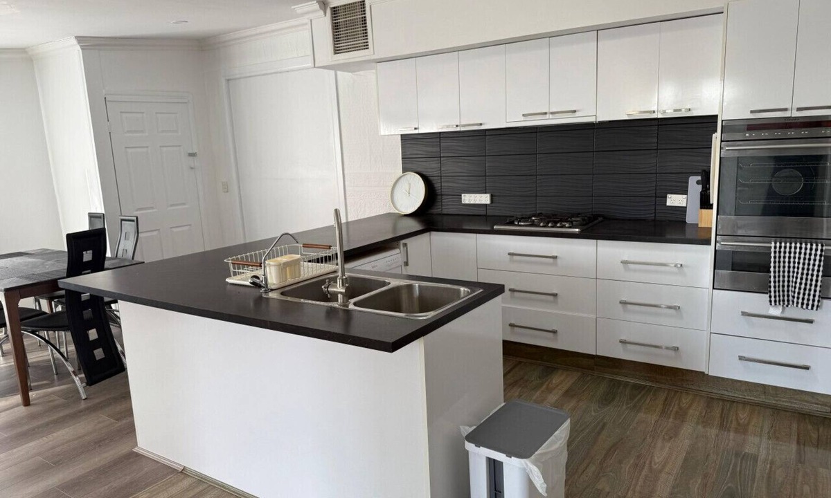 Werribee House | Private 6 People home at Werribee