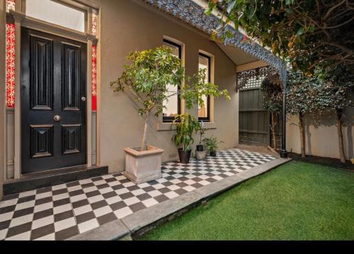 South Yarra House | Private quiet bedroom with ensuite and parking, Chapel St, Sth Yarra