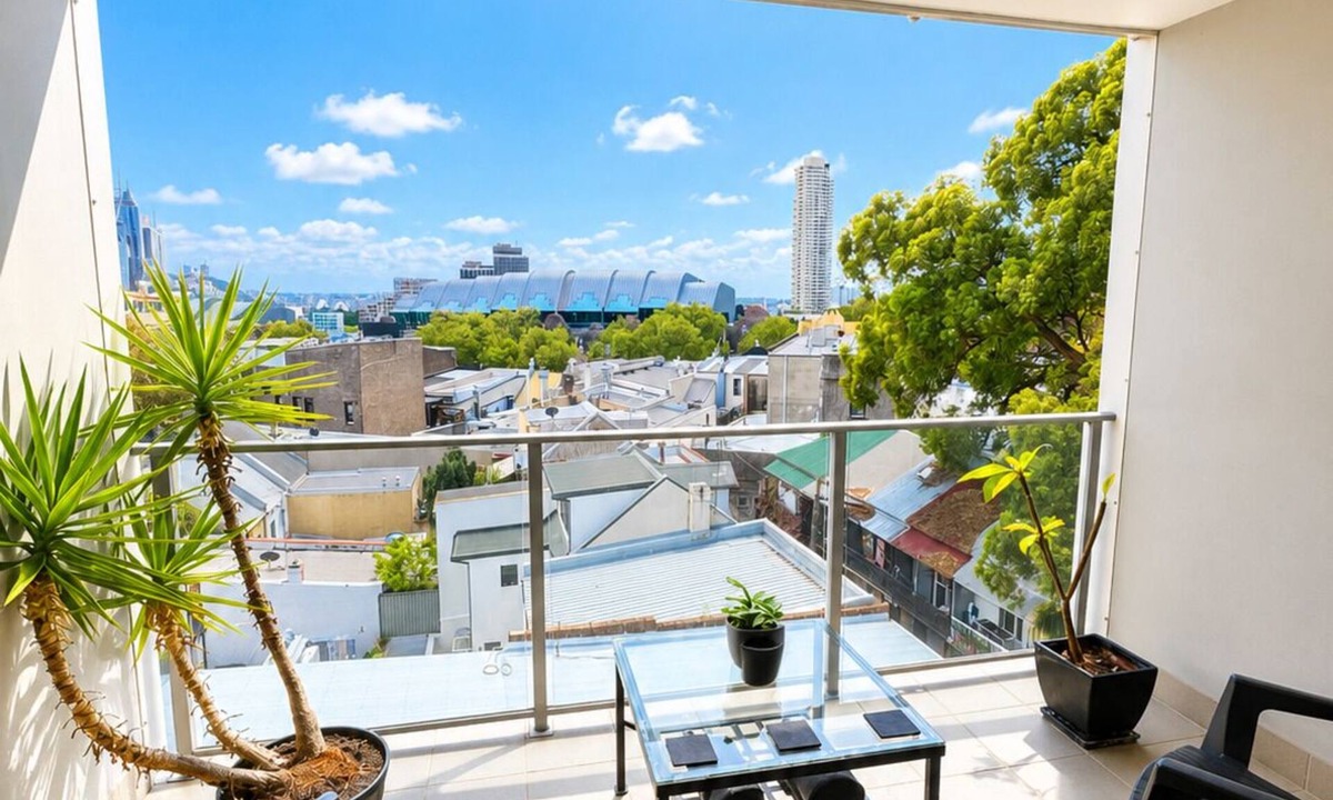 Darlinghurst Apartment | Private Sydney Stylish studio on Crown Street with views