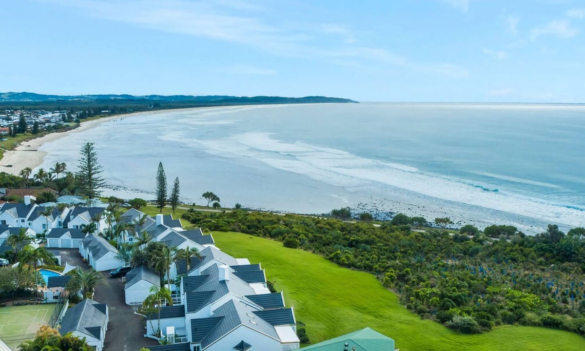 Lennox Head Apartment | Quarterdeck 18 - Beachfront Apartment