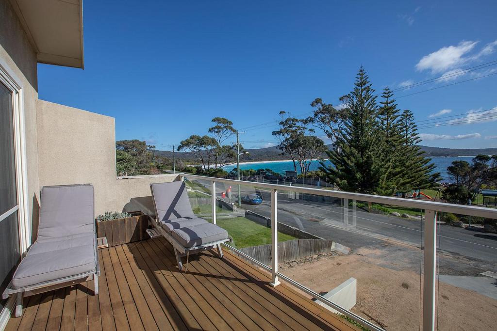 Binalong Bay House | Quarterdeck Apartment