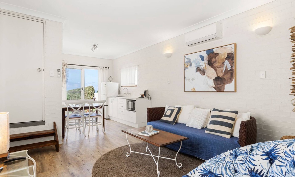 Callala Beach Cabin | Quay's Cabin - Absolute Beachfront with Views