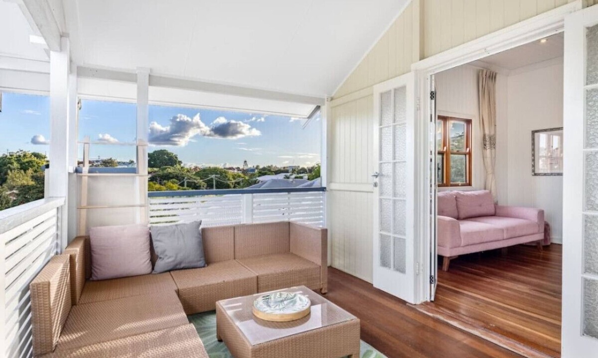 Coorparoo House | Queenslander w/large and comfy Patio/family Home