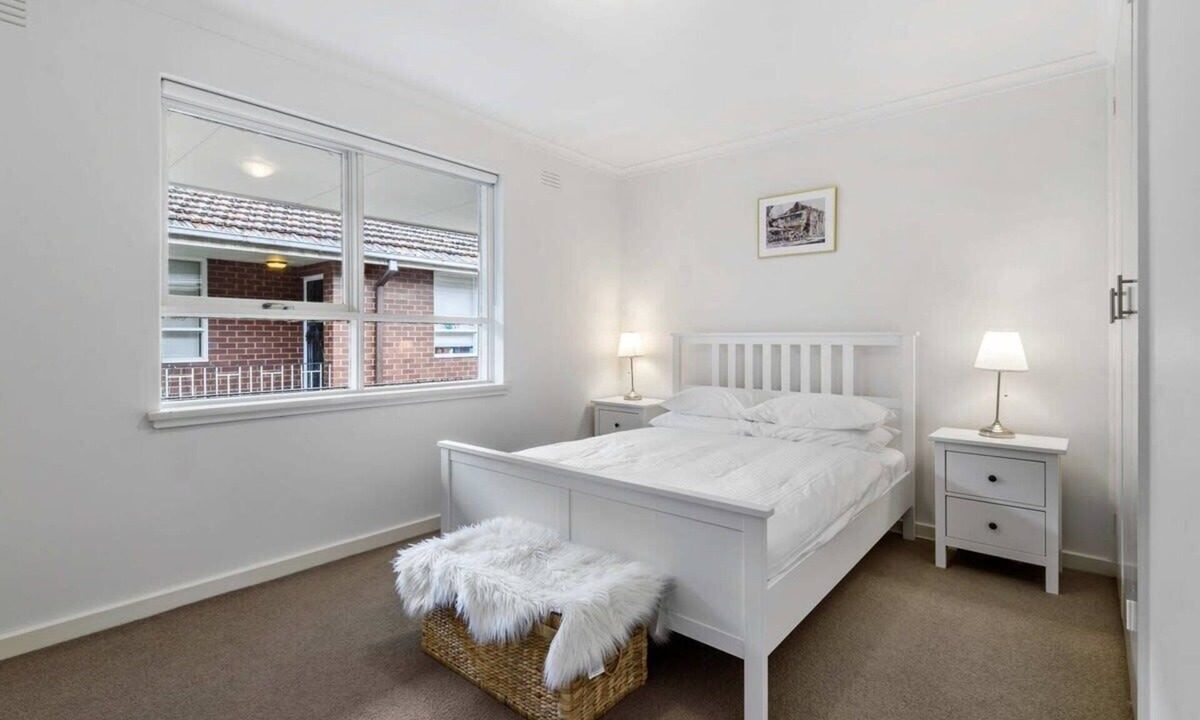 Richmond North Apartment | Quiet 2-Bed Oasis for VIC Gardens & Yarra Trail