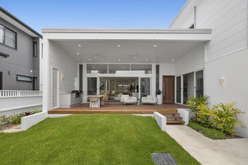 Hastings Point House | Quiet Coastal Retreat with BBQ & Outdoor Space