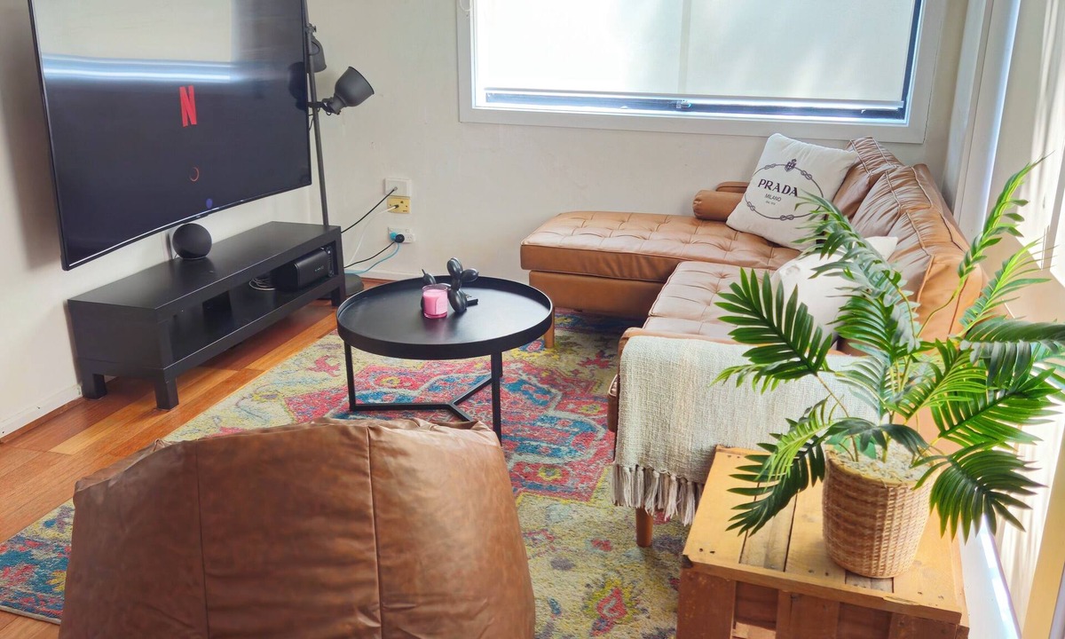 Northcote House | Quiet, peaceful northcote 1 bedroom unit