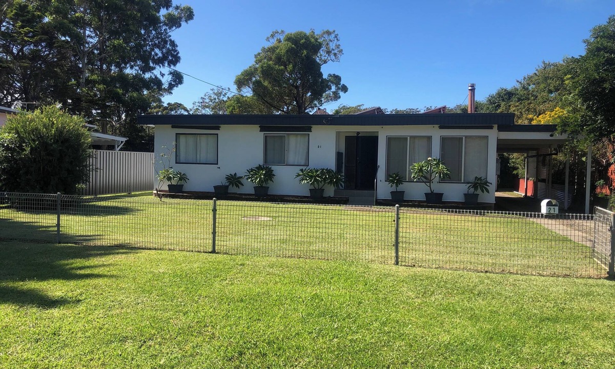 Swanhaven House | Quiet relaxing home close to beach, lake at your doorstep.