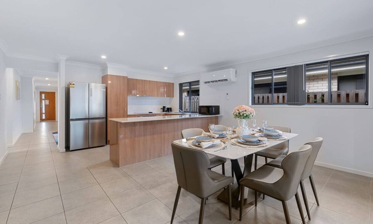 Park Ridge House | Quiet & Stylish | 3mins to Mall | Modern 4BR House