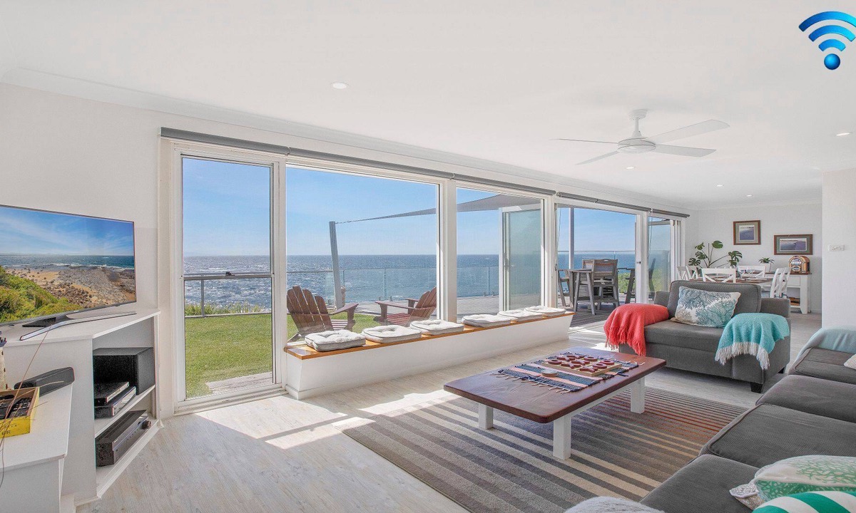 Culburra Beach House | Rainbows End - soaring views north to Gerroa