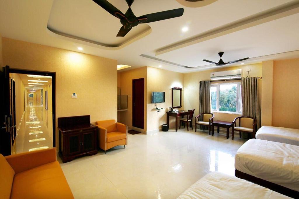 Poondithangal Hotel | RB GRAND RESIDENCY