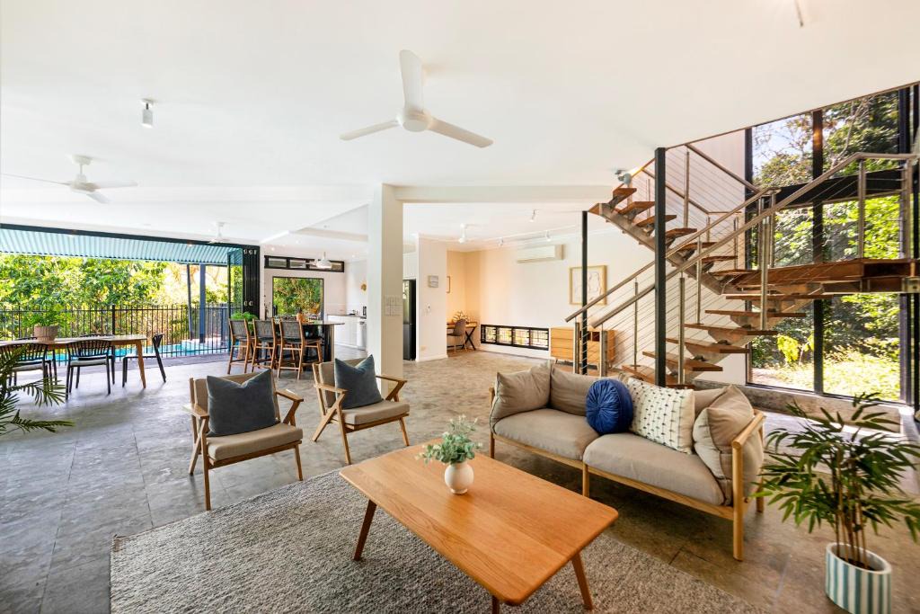 Nightcliff Villa | Reef Villa - A Sprawling Waterfront Oasis