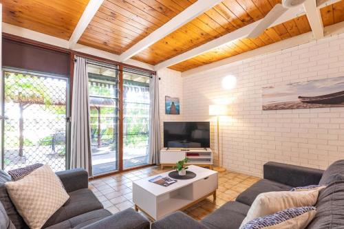Kalbarri House | Reef Villa- Kalbarri Central with Pool