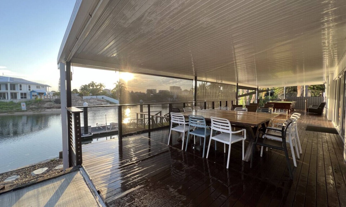 Broadbeach Waters House | Reflections @ Broadbeach - Heated Pool Private Beach Pool Table