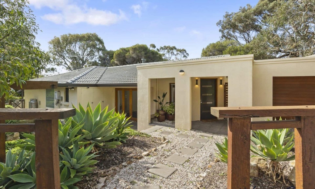 Aldinga Beach House | Reflections in the Sea by Wine Coast Holidays