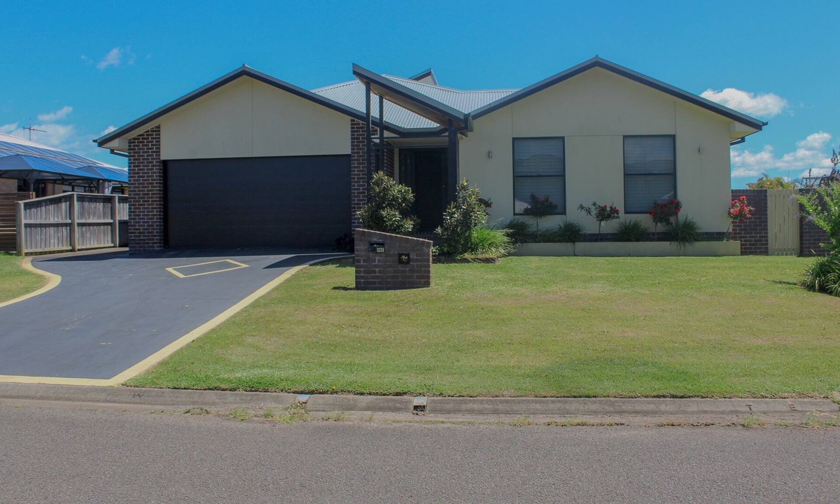 Harrington House | Relax and unwind with just a stroll across the road to the water