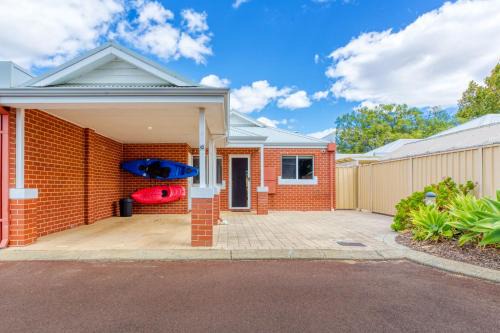 Broadwater House | Relax at 42 Cape View Resort