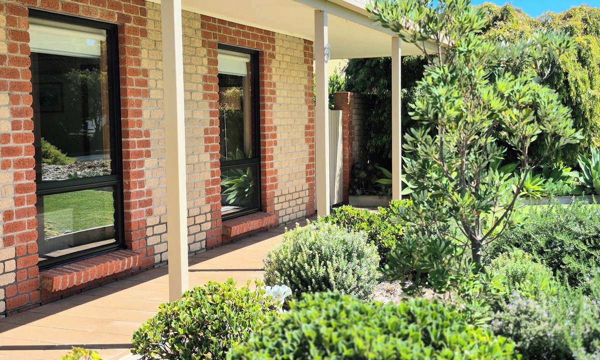 Waterhouse House | Relax on Ryan @ Robe · 100m to Beach, Cafés & Town