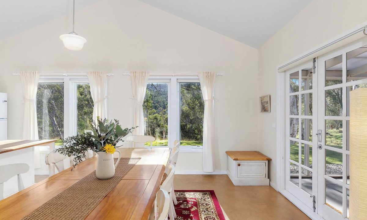 Crackenback Cottage | Relax & reconnect in the Snowy Mountains | Sleeps 6 | Crackenback