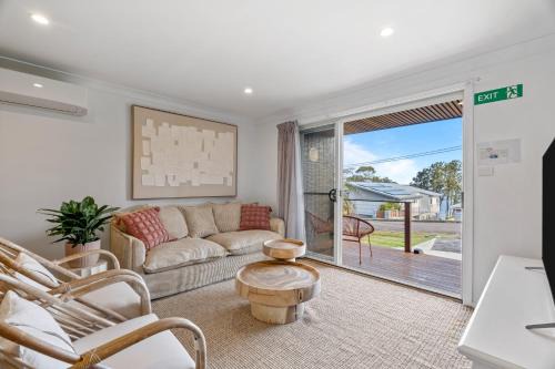 Buff Point House | Relaxed 2 Bed Coastal Stay Near the Lake