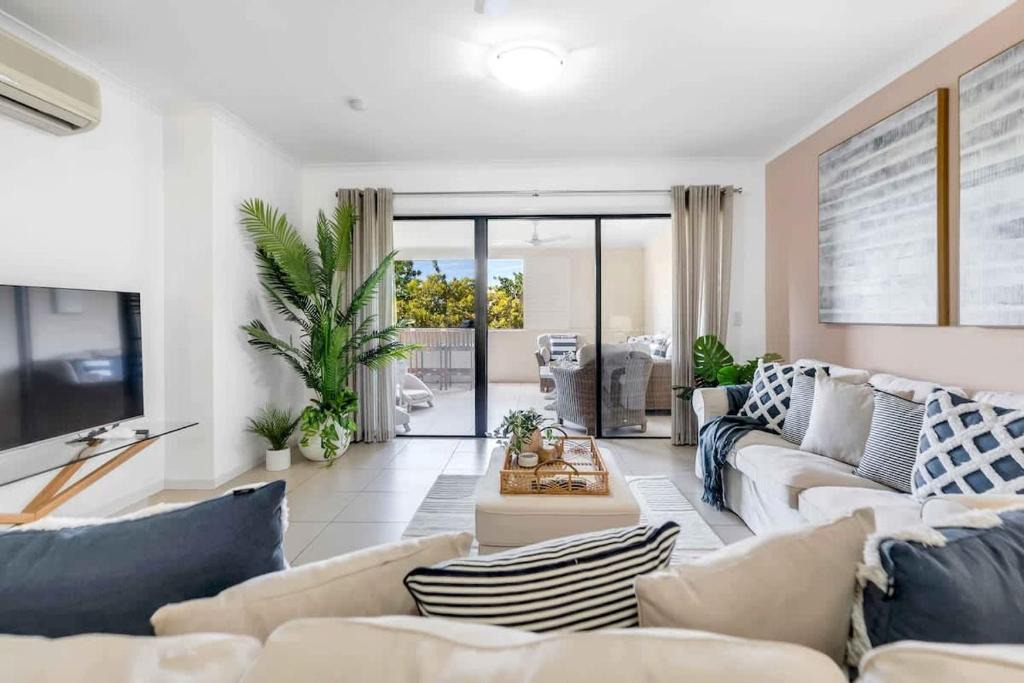 Cairns North Apartment | Relaxed Coastal Charm - A Stylish Resort-style Haven