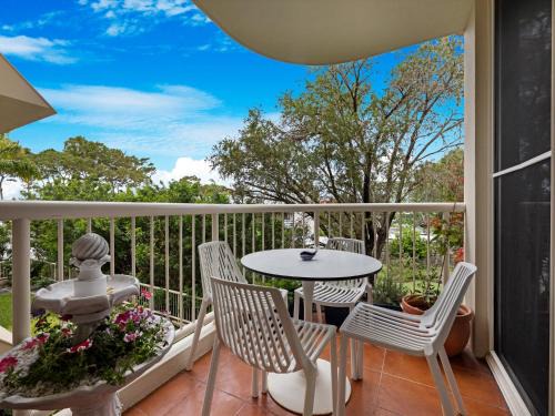 Torquay Apartment | Relaxing Pool Hervey Bay Getaway Steps from Beach