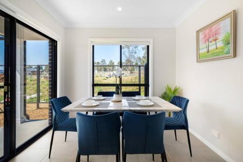 Austral House | Relaxing Two-Level Retreat in Austral, NSW
