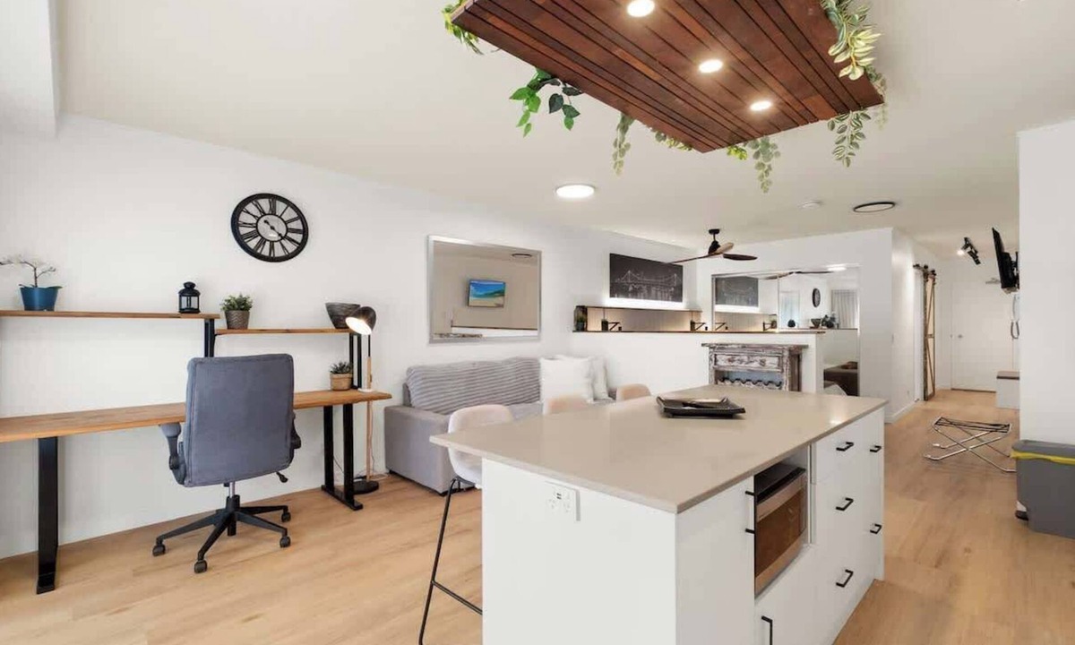 Kangaroo Point Apartment | Resort Hideaway - Pool, Gym, BBQ, Tennis Court!