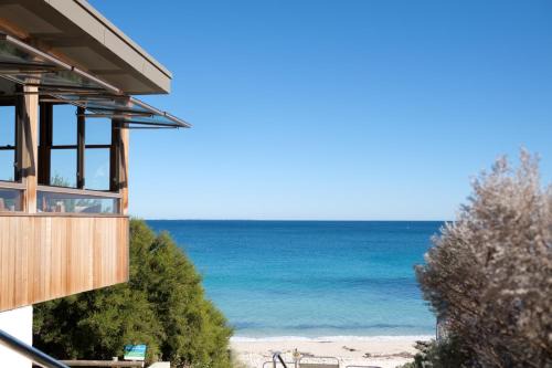 Cottesloe Apartment | Ric's Deux - ocean-front, 3 bedroom, beach villa